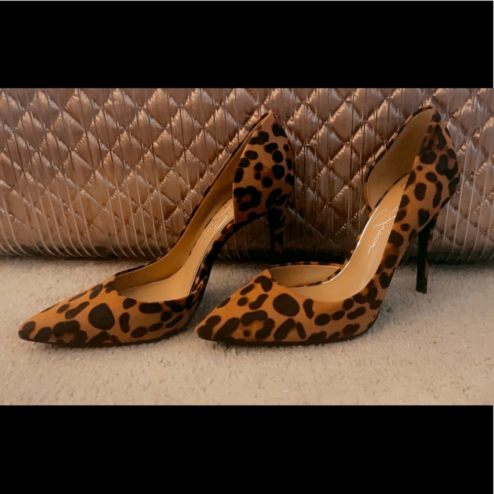 Brand New, never worn Jessica Simpson leopard print pumps.